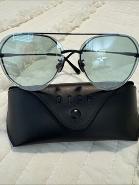 DIFF Eyewear Lenox Sunglasses w/Light Turquoise Mirrored Lenses